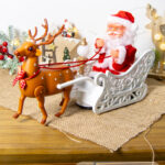 Giocattolo Natalizio Babbo Natale con renna che canta e balla altezza 18cm alimentazione a batteria (3pile non incluse)