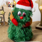 Giocattolo Natalizio a forma Albero di Natale che canta e balla altezza 17cm alimentazione a batteria (3pile non incluse)