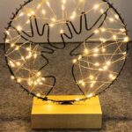 Lampada circolare Testa di Cervo cavo Argento,80 LED luce Calda, base in Legno , H 24 cm, vano batterie