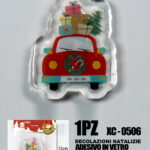 Adesivo Natalizio in gel a forma macchinina rossa con regali dimensioni 8,5x6,5cm