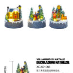 Set 3 piccole case Natalizie base legno in resina con luci LED (10,5cmH)