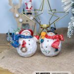 Coppia decorazioni Natalizie pupazzi di neve in resina dipinti a mano dimensione 9x8cm