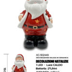 Decorazione Natalizia in ceramica a forma di Babbo Natale con luce LED calda dimensioni 12,3x10,3x19,5cm alimentazione a batterie (2 non incluse)