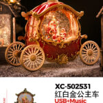 Carrozza Natalizia+Babbo Natale con effetto neve che cade carillon luci 8 musiche Natalizie+Ingresso USB (20cmH) alimentazione a batterie