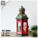 Addobbo decorativo Natalizio lanterna esagonale rossa e verde in metallo e vetro con Babbo Natale dimensioni 26x13cm