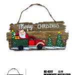 Pendente Natalizio in legno fatto a mano con scritta Merry Christmas+Babbo Natale da appendere  fuori la porta dimensioni 34x15cm