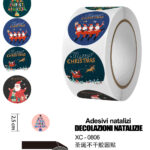 Rotolo etichette adesive natalizie 500 pz vari motivi natalizi babbo natale merry christmas dimensioni 2,5x2,5cm