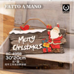 Pendente Natalizio in legno fatto a mano con scritta Merry Christmas+Babbo Natale da appendere  fuori la porta dimensioni 30x20cm
