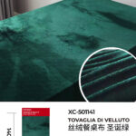 Tovaglia Natalizia di velluto colore verde dimensioni 140x140cm