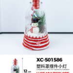 Lampada decorativa natalizia in plastica con luci LED multicolor decorazione interna a forma di pupazzo di neve alimentazione a batterie (non incluse) dimensioni 6x12cm