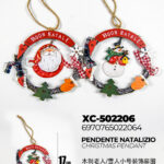 Set Pendenti Natalizi in legno con Babbo Natale o Pupazzo di neve da appendere fuori la porta dimensioni 17x17cm