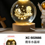 Lampada decorativa sfera cristallo 6cm da tavolo con incisione laser babbo natale con slitta illuminazione a LED luce calda alimentazione usb