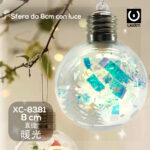 Decorazione luminosa Natalizia glitterata palla con alberelli diametro 8cm luce LED calda