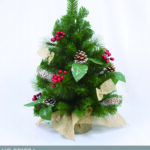 Piccolo albero verde da tavolo con base legno e decorazioni dimensione 45cmH