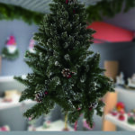 Albero di natale artificiale altezza 1 metro con 244 punte decorate bianche effetto neve e bacche rosse