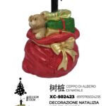Base albero decorativa Natalizia a forma di orsetto sacchetto regalo in poliresina diametro 3,5 cm dimensioni 38,3x41cm