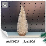 Piccolo albero artificiale da tavolo con base legno design a forma di pino colore bianco dimensione 25cmH