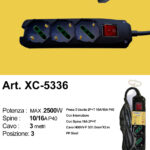 Presa elettrica nera multipla con tre uscite potenza massima 2500W lunghezza cavo 3 metri