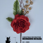 Decorazione natalizia a forma di rosa rossa in velluto con bacche e pino dimensioni 18x40cm
