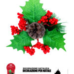 Decorazione natalizia artificiale con pigna e bacche rosse dimensioni 8x10cm