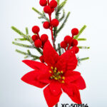 Decorazione natalizia a forma di fiori artificiali rossi in velluto con bacche e rami altezza 28cm