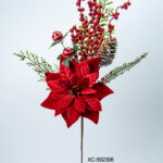 Decorazione natalizia a forma di rosa rossa in velluto con bacche e pino altezza 57cm