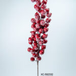 Ramo decorativo natalizio con bacche rosse innevate dimensioni 66cm
