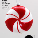 Pendente decorativo natalizio a forma di ciambella bianca e rossa dimensioni 9cm
