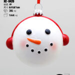 Pendente decorativo natalizio a forma di pupazzo di neve che ascolta musica dimensione 7cm