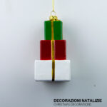 Pendente decorativo natalizio a forma di pacchi regalo colorati dimensioni 10cm