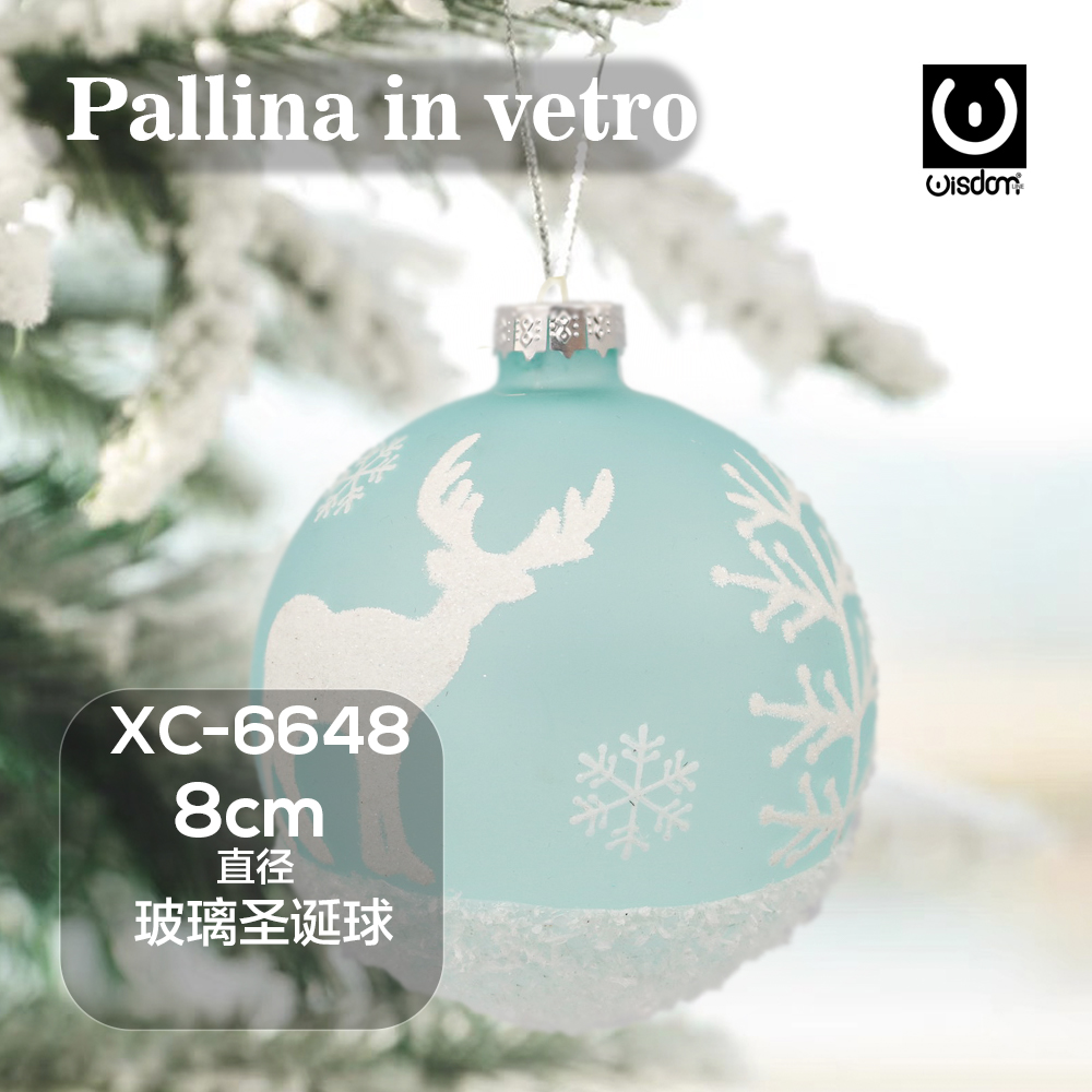 XC-6648 Pallina di Natale azzurra in vetro da 8cm decorata con renna e fiocchi bianchi - immagine 1