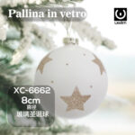 Pallina di Natale bianca in vetro da 8cm decorata con stelle glitter dorati