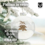 Pallina di Natale in vetro bianca da 8cm decorata con albero effetto neve