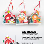 Set da 3 Pendenti natalizi a forma casette in legno con personaggi assortiti dimensione: 7,5x7,5x7,5cm