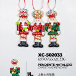 Set da 3 Pendenti natalizi a forma di schiaccianoci con colori assortiti dimensione: 5,5x1,8x14cm